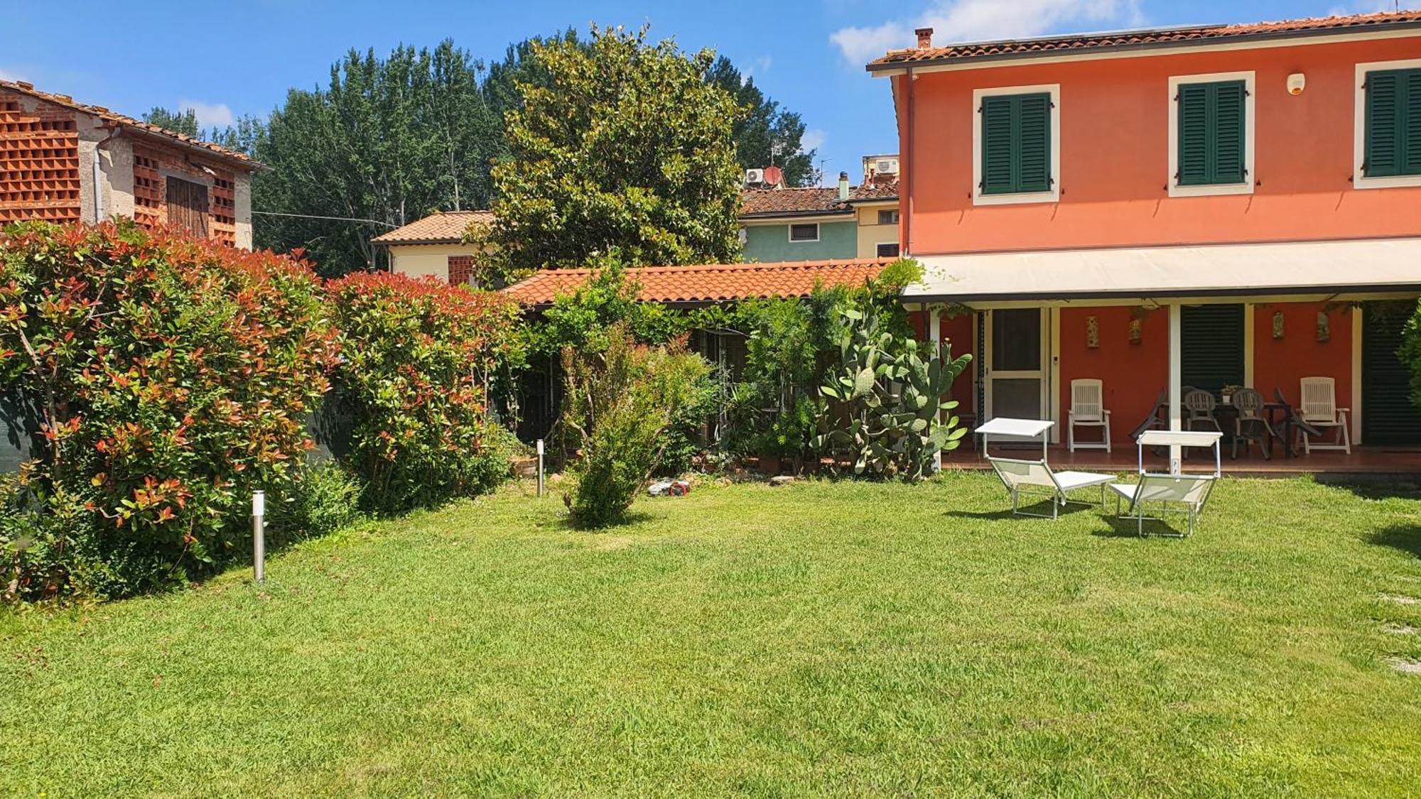 La Casa Delle Buone Letture Villa Lucca Exterior photo